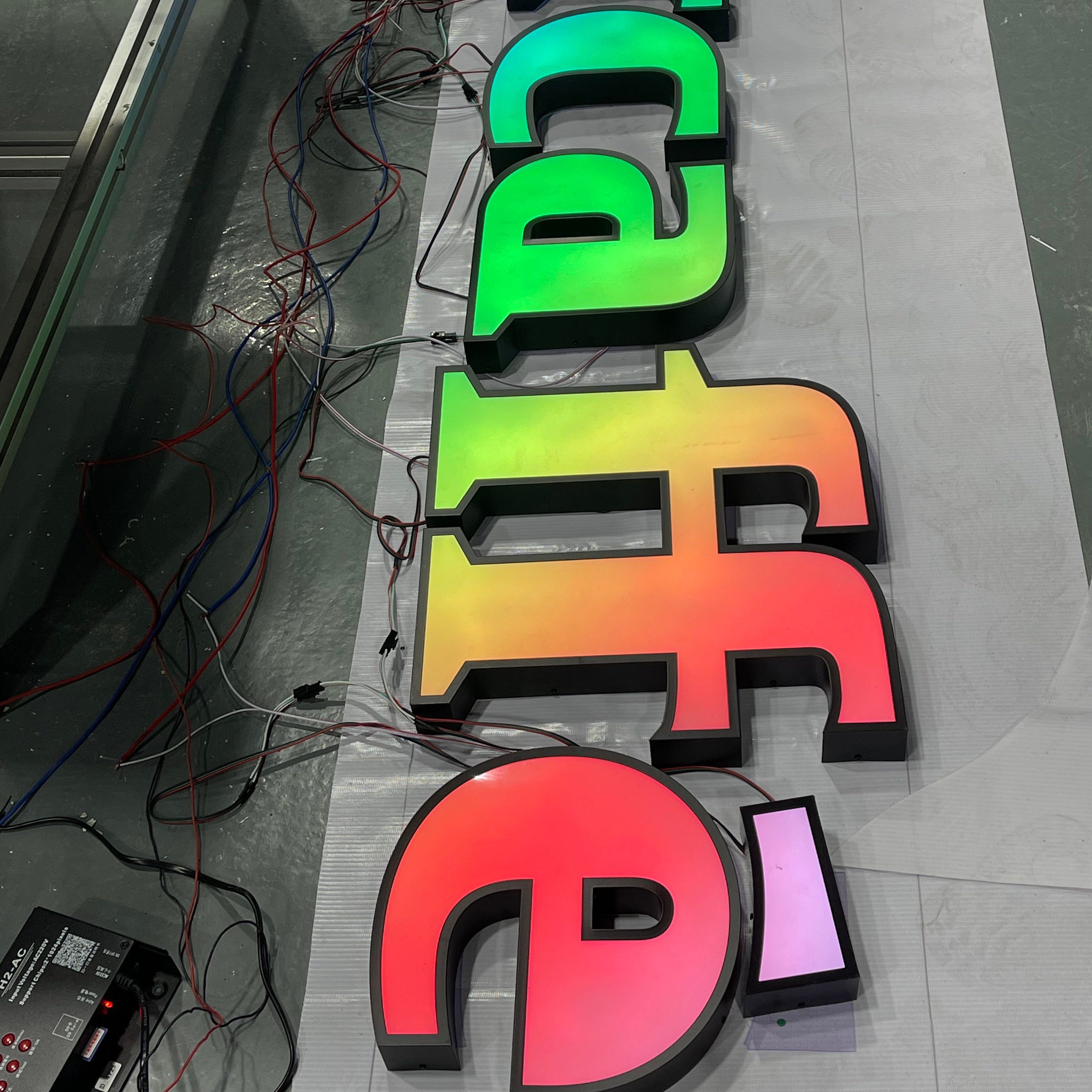 Factory Direct Sales Illuminated Letter Shop Sign Outdoor Led Letter Acrylic Light up Logo Sign 3d Led Front-lit Letter Signage